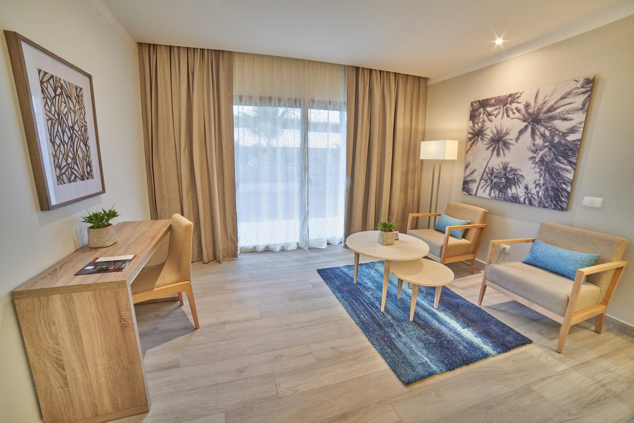 Junior Suite Deluxe  (2 Adults)